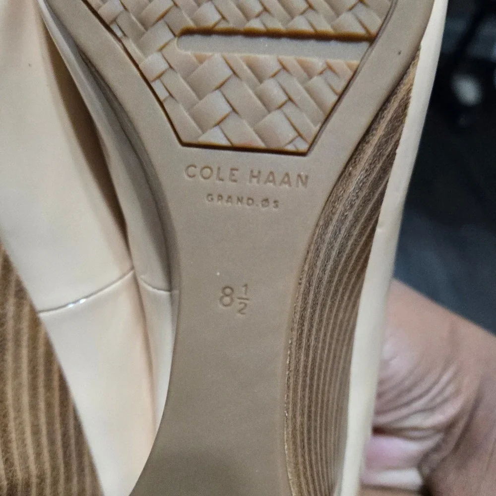 Cole Haan Grand.OS Nude Patent Leather Peep Toe Wedge Pumps Size 8.5 W06552